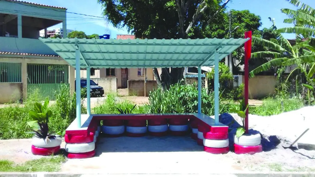 Construção de Paradas de Ônibus Ecológicas Construção de Paradas de Ônibus Ecológicas