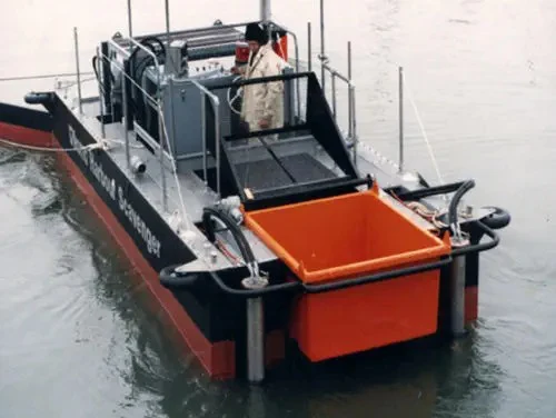 Barco Coletor de Lixo do Rio Tocantins